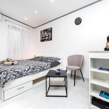 Apartment Leo ロヴィニ エクステリア 写真