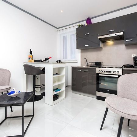 Apartment Leo ロヴィニ エクステリア 写真